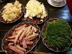 土鸡火锅配菜-民食香·腊排骨野生菌美食(木府店)