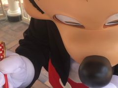 -小镇影院迪士尼小熊Duffy与他的朋友合影地