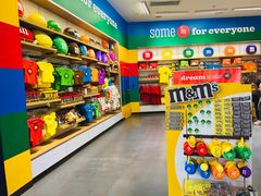 -m豆巧克力世界(上海世茂广场店)