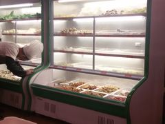 面包甜点陈列柜-北京汉丽轩自助烤肉火锅超市(香港城店)