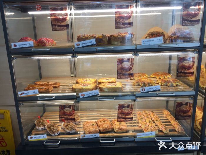 85度C(北京右安门外店)面包甜点陈列柜图片
