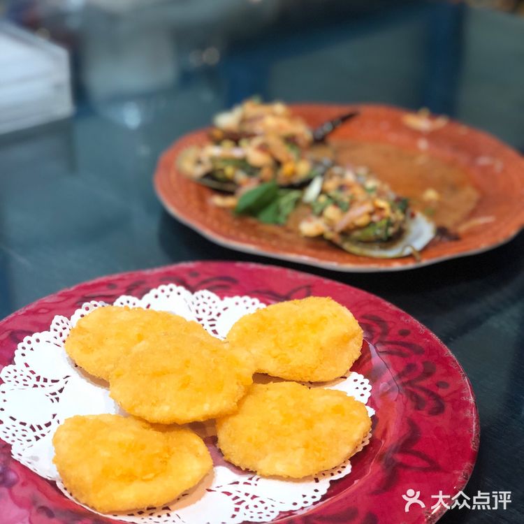 很多朋友推薦的一家泰國菜 但感覺一般般 可能冬陰功味