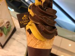 双拼软冰淇淋-GODIVA(王府井apm店)