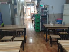 大堂-老字号杨坡红油米线腊汁肉夹馍(东四道巷店)