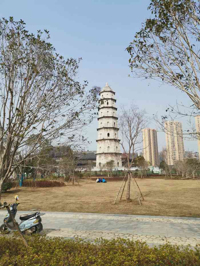 宝塔公园-"看样子,公园还在扩建中,不过这扩建的时间.