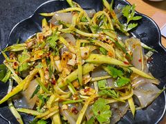 -果松木炭酸菜铜火锅·外婆参鸡汤