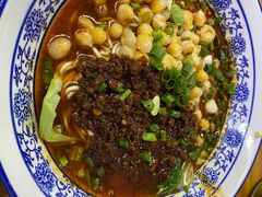 -渝之汇牛肉豌杂面