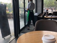 靠窗位-星巴克(苏州西蒙店)