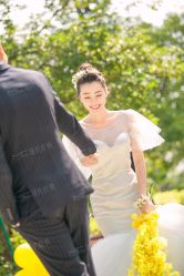 -现代经典婚纱摄影