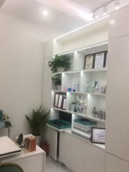-朴荷皮肤管理中心