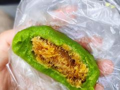 蛋黄肉松青团-沈大成(南京东路店)