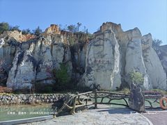 -彩色沙林风景区