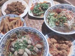 -爆炸头阿姨小四川正宗川味小吃(无任何分店)