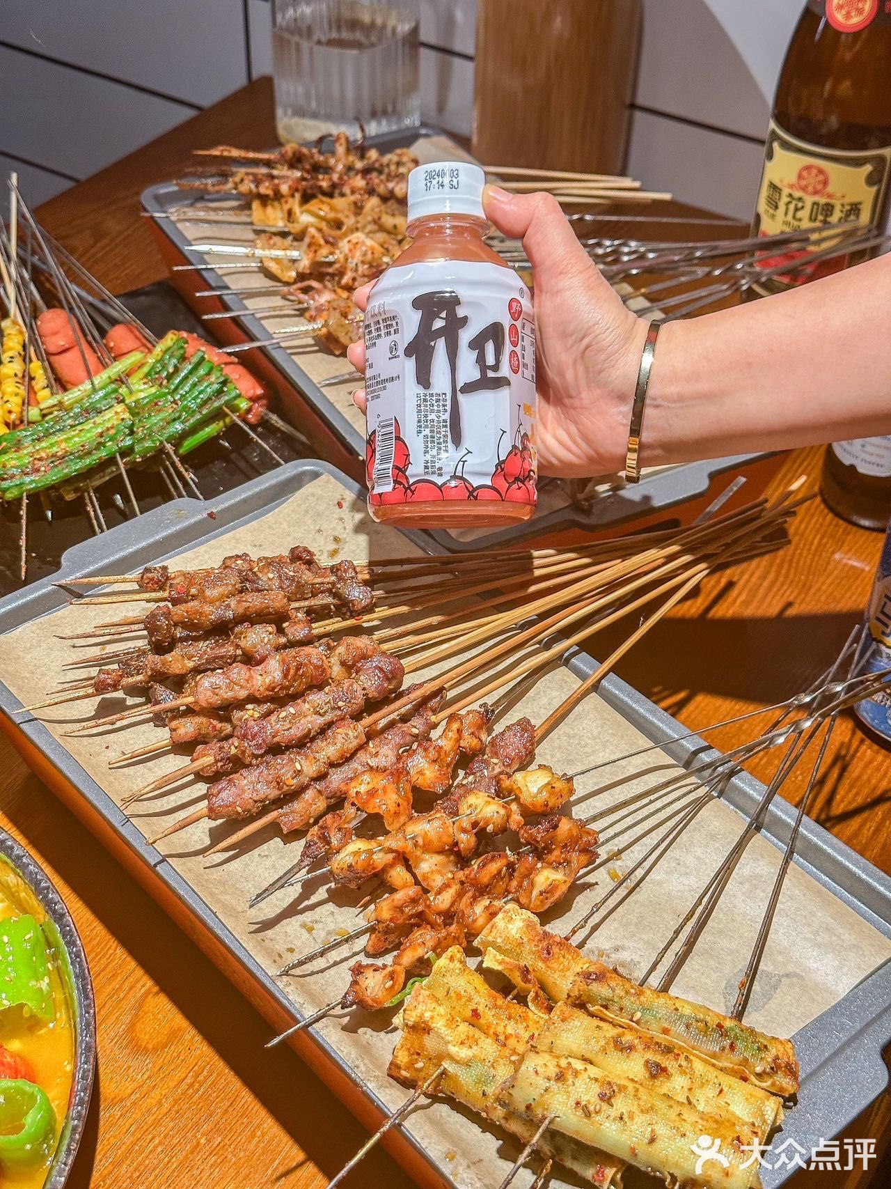 夜宵来这里撸串喝酒，好惬意！