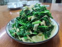 -胡子饮食店