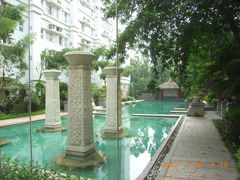 南楼外面的游泳池，几乎就是摆设-佛山祈福仙湖酒店