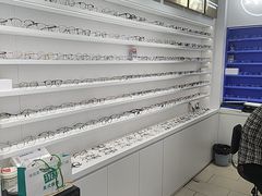 -美式眼镜·授权蔡司.依视路.尼康.豪雅.明月(南翔印象城店)