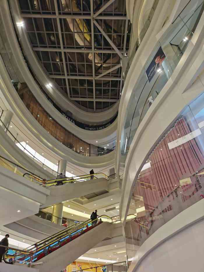 虹桥南丰城-"第一次来这个商场,地铁还是很方便的,二号.