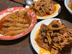 -爆炸头阿姨小四川正宗川味小吃(无任何分店)