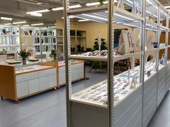 -无奔眼镜·蔡司·依视路授权店(马家堡店)
