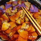离碧沙湖地铁站不远的裕农街这里，有家卤常吉粉面馆