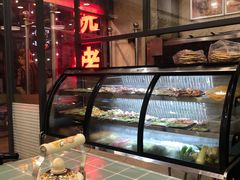 面包甜点陈列柜-新疆火焰山餐厅