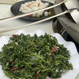 老板是正宗四川人，锅底的口味非常地道，红汤颜色鲜亮