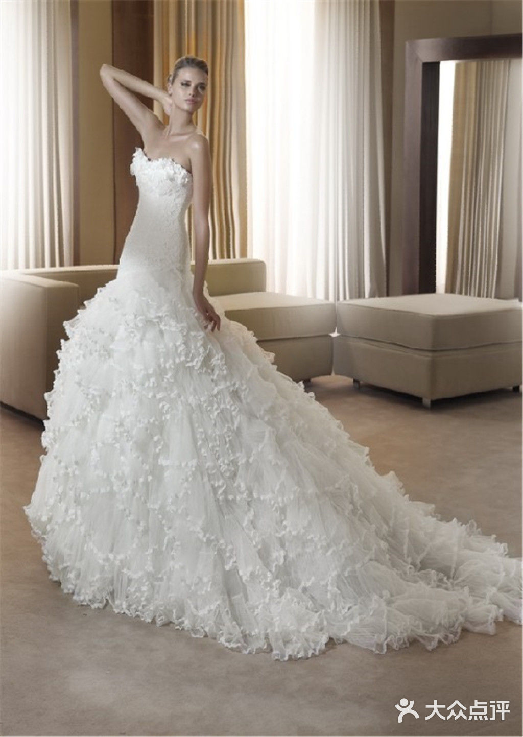 【pronovias系列-结婚套餐】-艾米恩水晶概念婚纱会馆-大众点评网