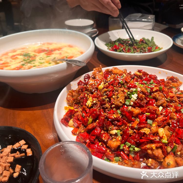 伍大旺川菜味道地道，菜品丰富，食材新鲜，味道正宗