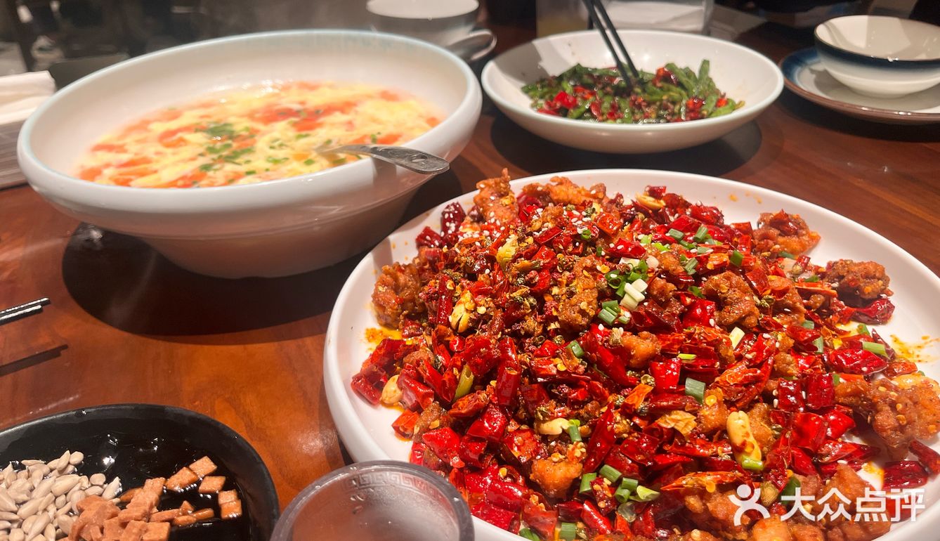 伍大旺川菜味道地道，菜品丰富，食材新鲜，味道正宗