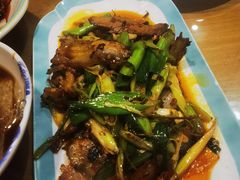 蒜苗回锅肉-易老妈蹄花.特色川菜(人民公园总店)