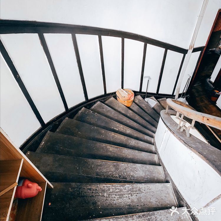 隐藏长乐路老建筑里🏠鲜为人知🌀旋转楼梯