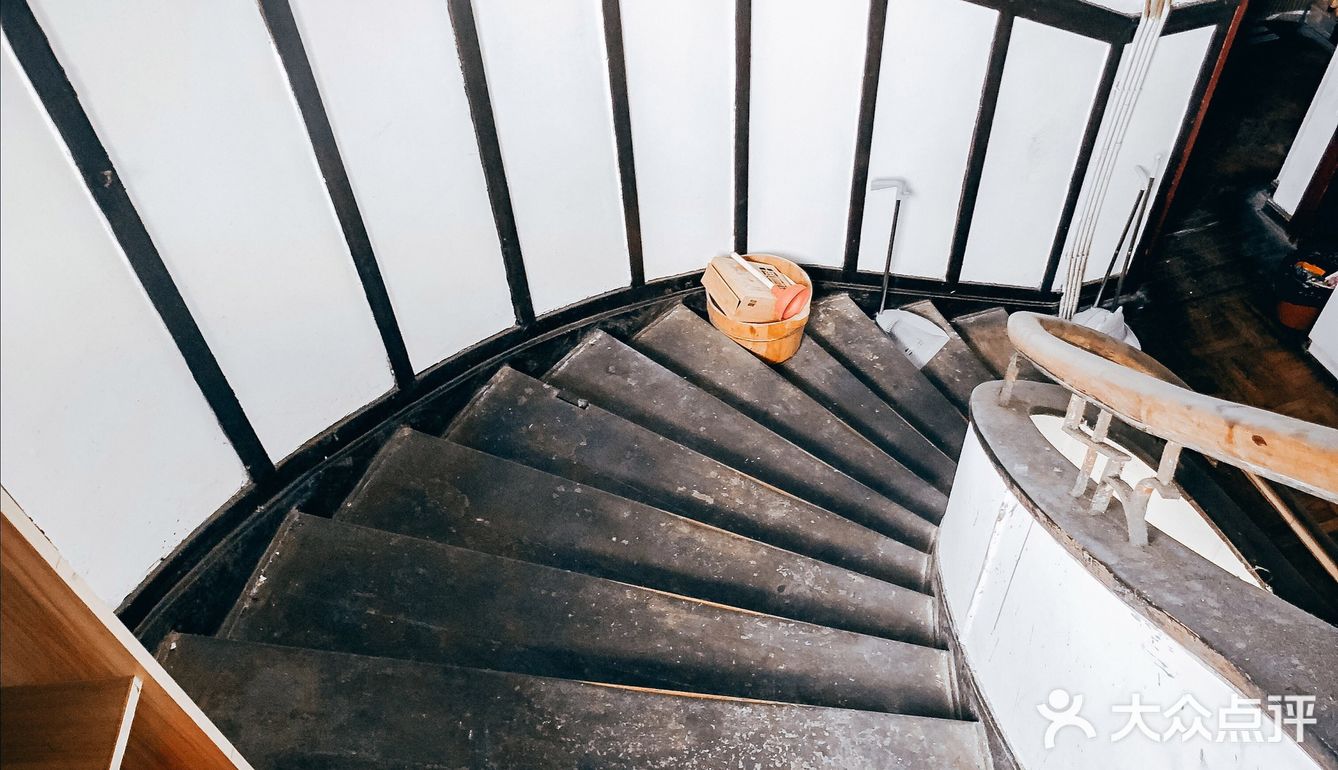 隐藏长乐路老建筑里🏠鲜为人知🌀旋转楼梯