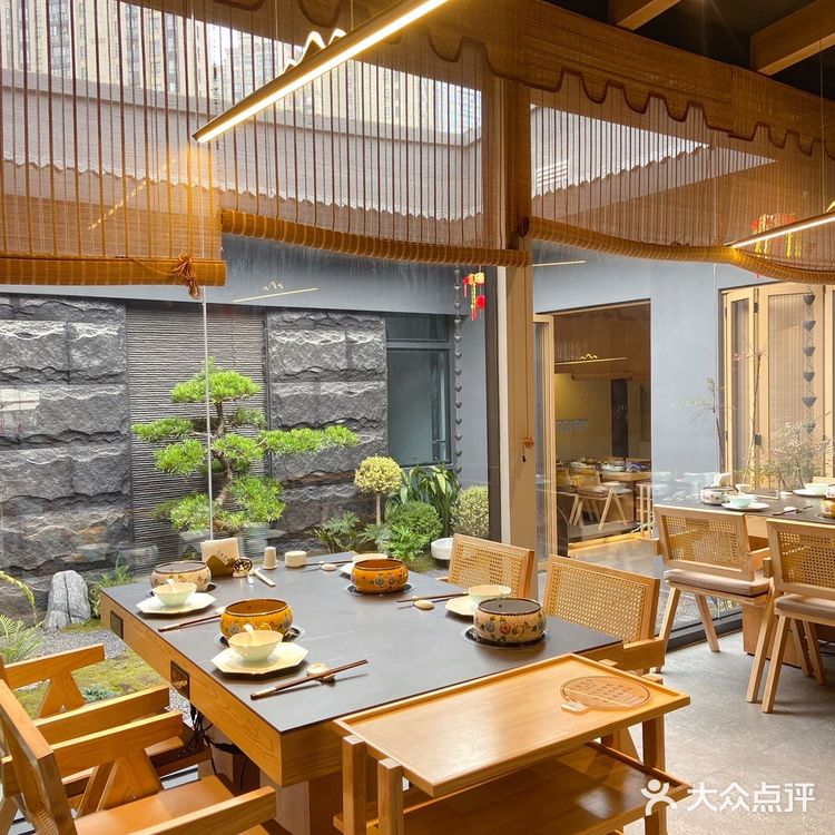 成都首家高端汤物料理，没想到牛肉面是一绝！