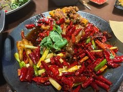 -曼听小寨海鲜烧烤·大连辣炒大王(盖州街店)