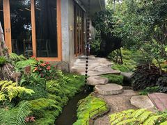 -Chom Cafe and Restaurant