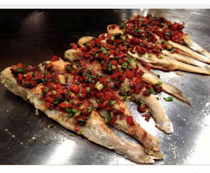 梁记烧烤(南丰路店)-"【点评家】南丰路上唯一的烧烤摊,靠近南.