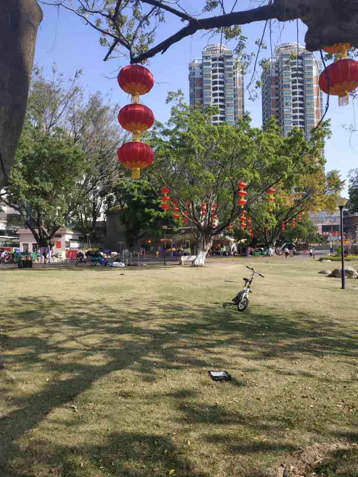 万江公园-"路过游玩一下,地方不大,有些附近的市民逛.