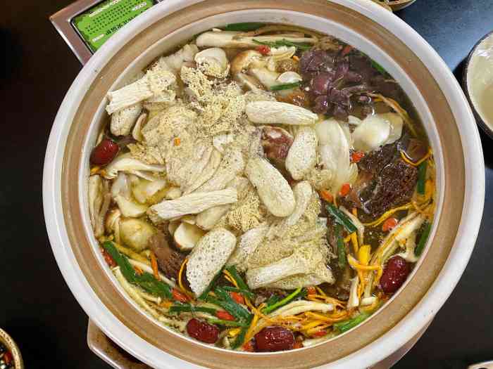 菌窝子-"汤有点咸,不够鲜,菌的内容感觉也没有那么."-大众点评移动版