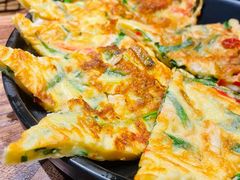 海鲜葱饼-明洞阿姨·韩式酱蟹烤肉·创意料理(三元桥店)