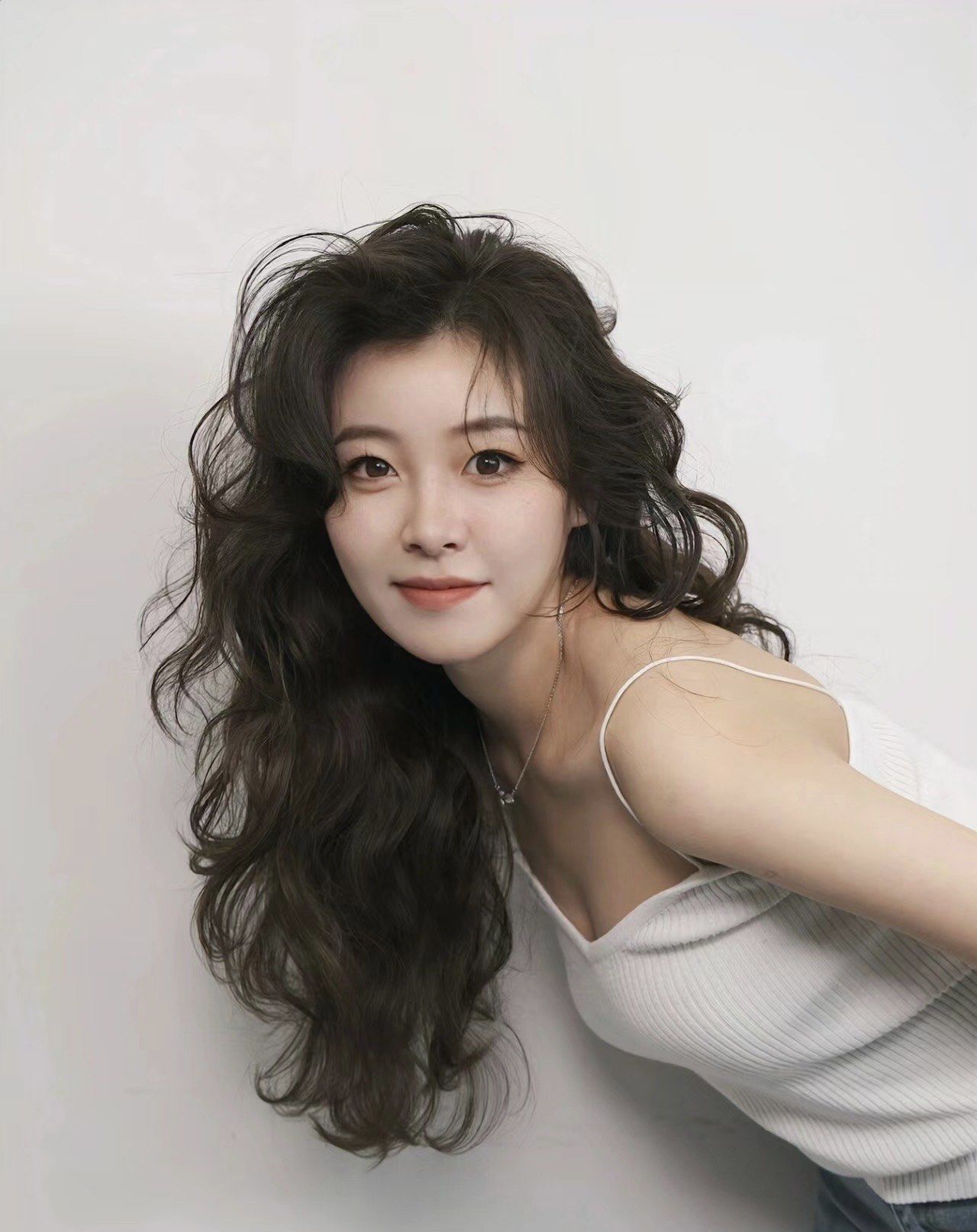 长发女生一定要尝试无敌温柔的层次烫发妹妹