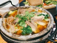 热石锅小牛排骨汤面-Moka Bros 摩卡站(嘉华店)