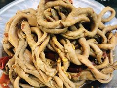 -梁老三麻辣鸡头总店