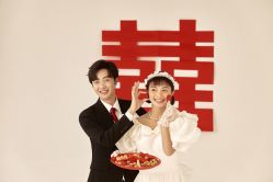 -喜爱高定婚纱摄影