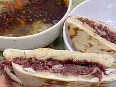 特色腊牛肉夹馍-老马家马蓉蛋菜夹馍·腊牛肉夹馍(回民街店)