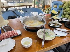 -老何家后安粉·糟粕醋海鲜火锅(三亚湾椰梦长廊店)