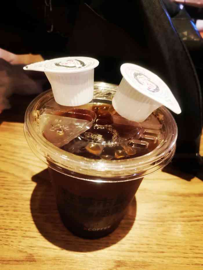 肯德基(聚丰店)-"一星都不想给.服务有点问题,没有翅桶也不.