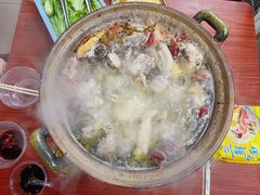 炭炉果鸡煲-威邵鸡煲(西华路总店)