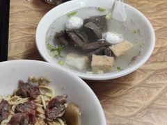 -松树干拌面店