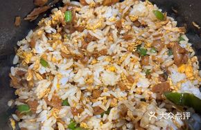 Green Pepper and Grandma's Pickled Vegetable Stir-Fry with Egg and Meat Sauce Rice
